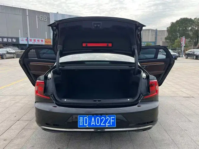 Volvo S90 — Фото автомобиля 18