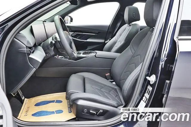 BMW 5 Series G60 — Фото автомобиля 12