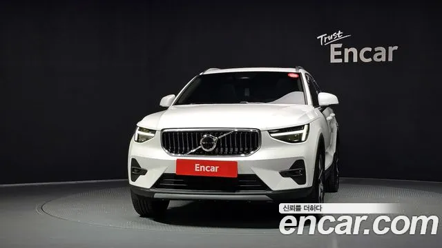 Volvo XC40 — Фото автомобиля 3