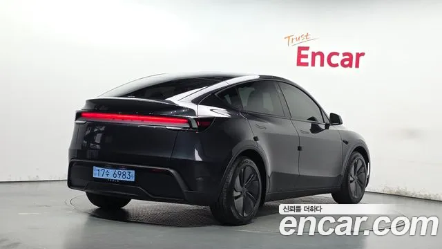 Tesla Model Y — Фото автомобиля 2