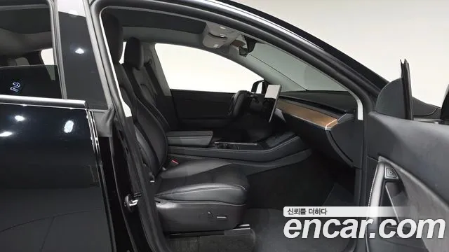 Tesla Model Y — Фото автомобиля 16