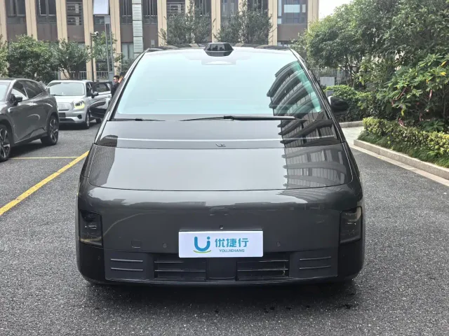Li Auto MEGA — Фото автомобиля 3
