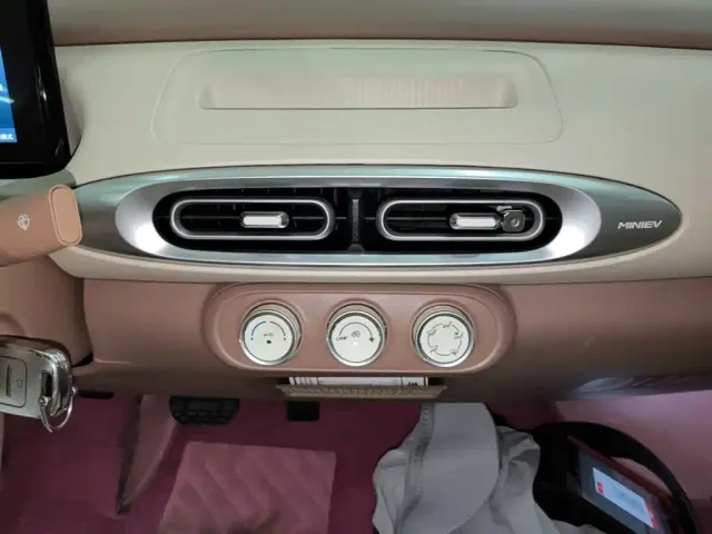 Wuling Hongguang Mini EV — Фото автомобиля 12