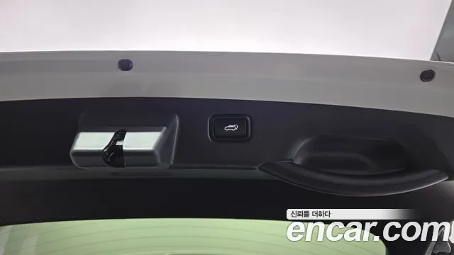 Kia Niro — Фото автомобиля 23