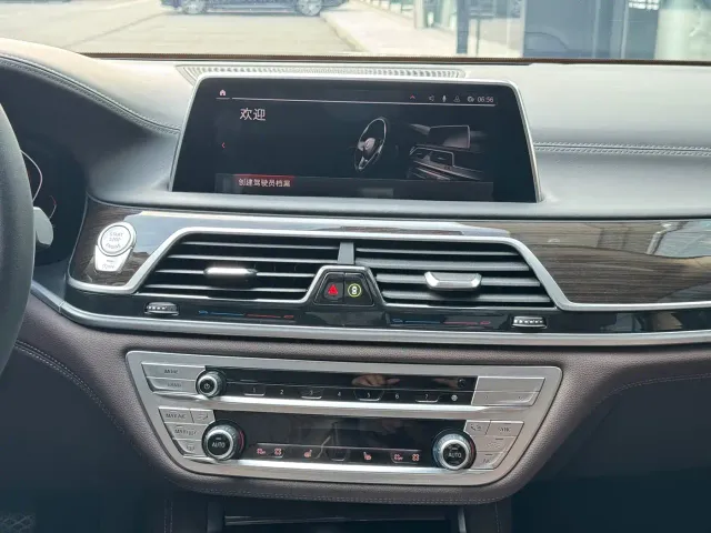 BMW 7 Series — Фото автомобиля 12