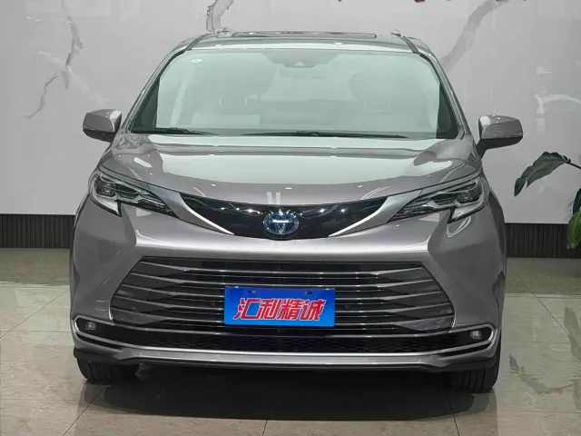 Toyota Sienna — Фото автомобиля 2