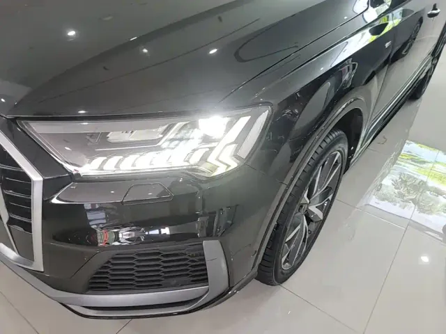 Audi Q7 — Фото автомобиля 23