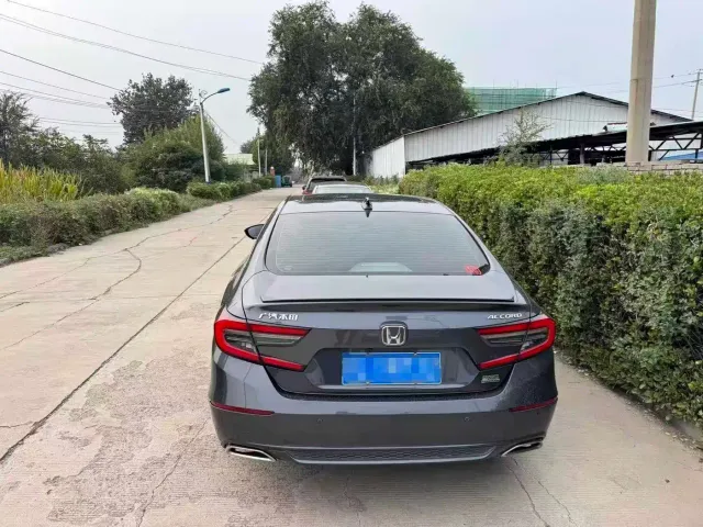 Honda Accord — Фото автомобиля 3