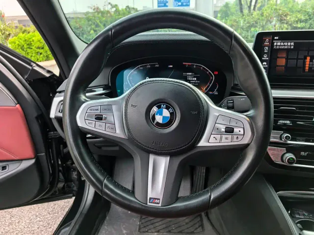 BMW 5 Series — Фото автомобиля 14
