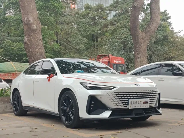 Changan UNI-V — Фото автомобиля 2