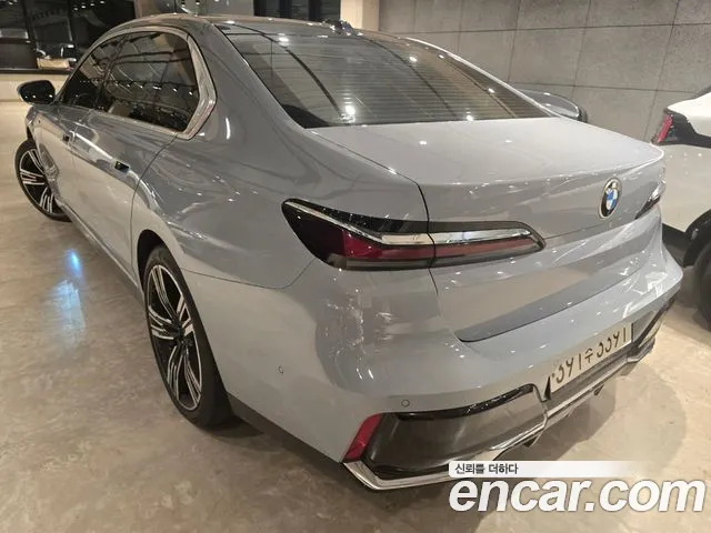 BMW 7 Series G70 — Фото автомобиля 2