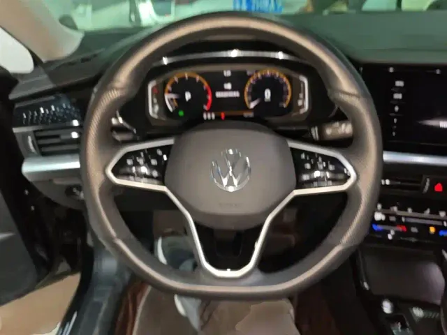 Volkswagen Passat — Фото автомобиля 10