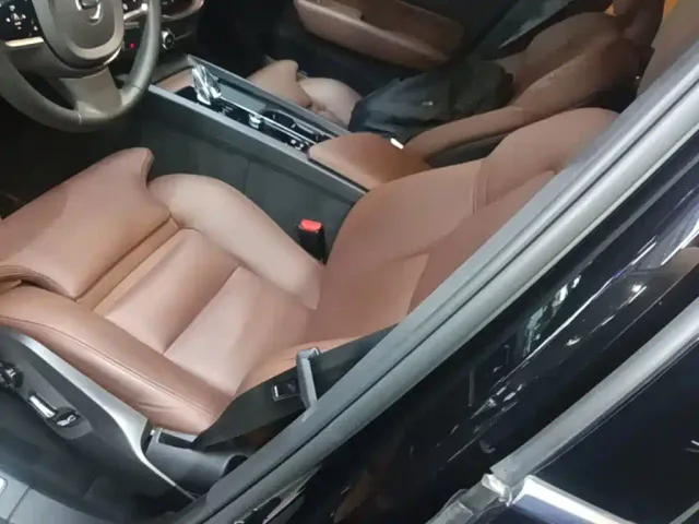 Volvo XC60 — Фото автомобиля 14