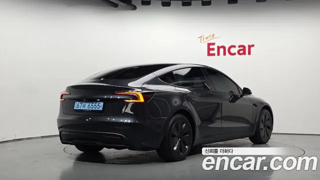 Tesla Model 3 — Фото автомобиля 2