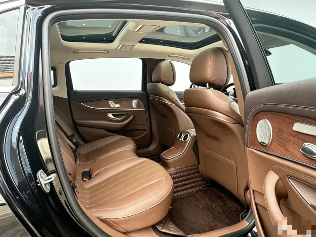 Mercedes-Benz E-Class — Фото автомобиля 9