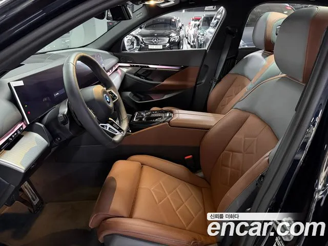 BMW 5 Series G60 — Фото автомобиля 9