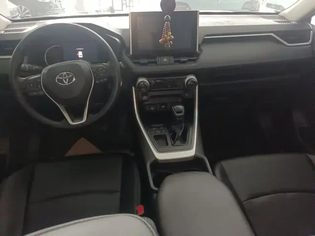 Toyota RAV4 — Фото автомобиля 9