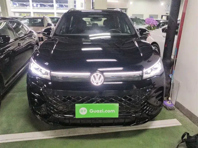 Volkswagen Tiguan L — Фото автомобиля 2