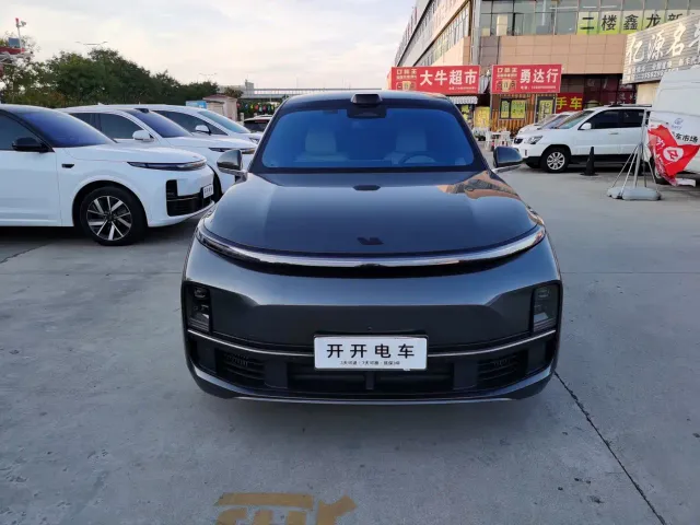 Li Auto L8 — Фото автомобиля 2