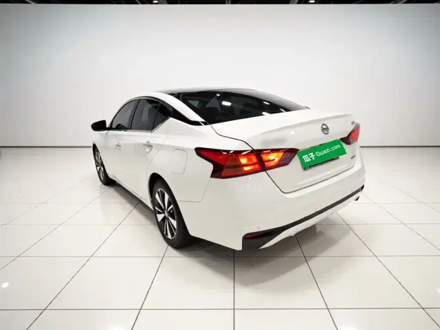 Nissan Teana — Фото автомобиля 4
