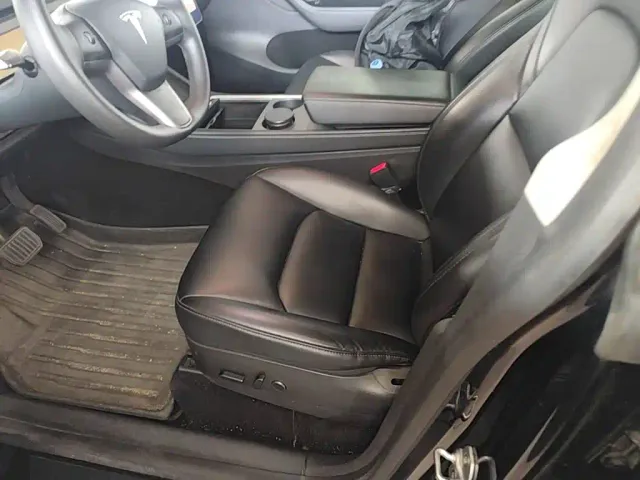 Tesla Model Y — Фото автомобиля 14