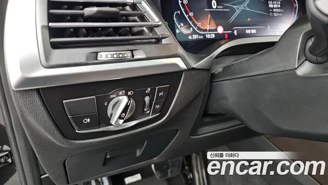 BMW X4 xDrive20i M Sport — Фото автомобиля 29