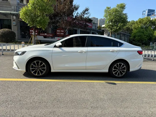 Geely Binrui — Фото автомобиля 16