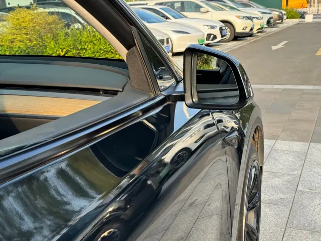 Tesla Model Y — Фото автомобиля 13