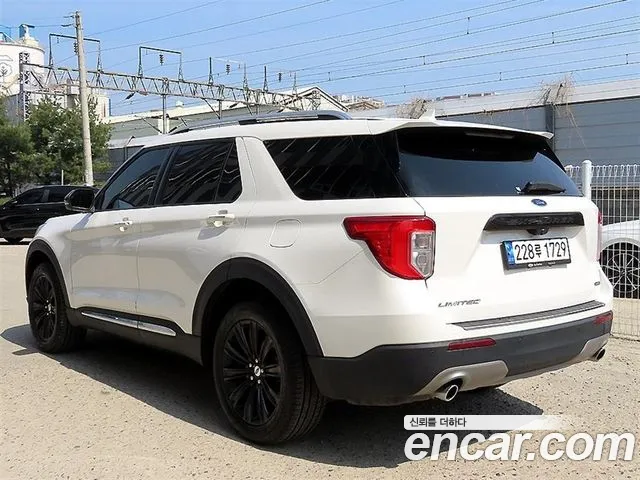 Ford Explorer — Фото автомобиля 3