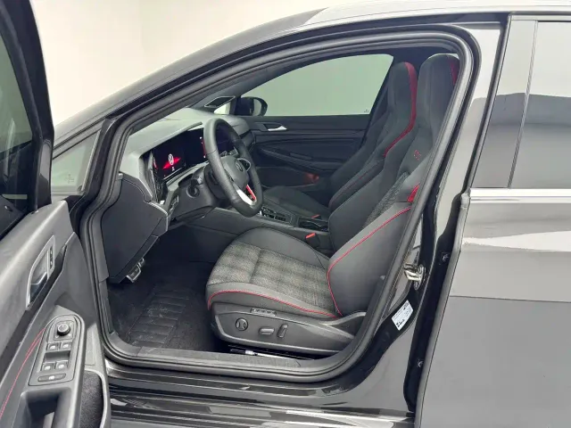 Volkswagen Golf GTI — Фото автомобиля 8