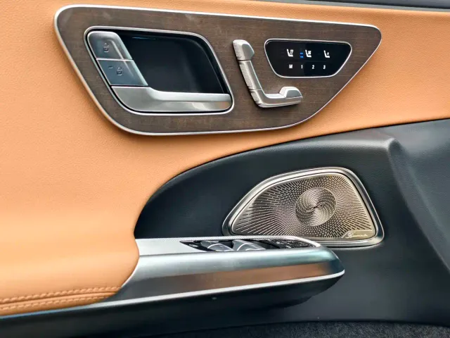 Mercedes-Benz E-Class — Фото автомобиля 28