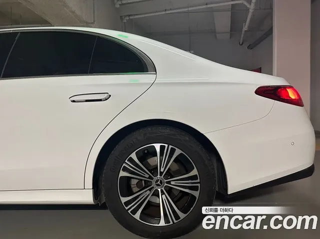 Mercedes-Benz E-Class — Фото автомобиля 10