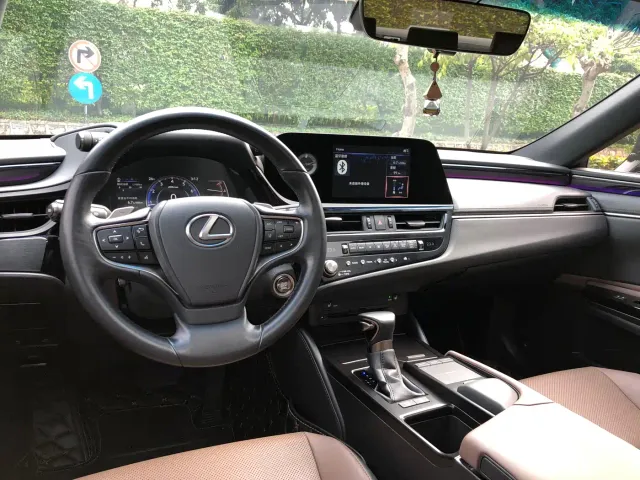 Lexus ES — Фото автомобиля 18