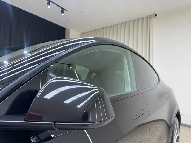 Tesla Model Y — Фото автомобиля 9