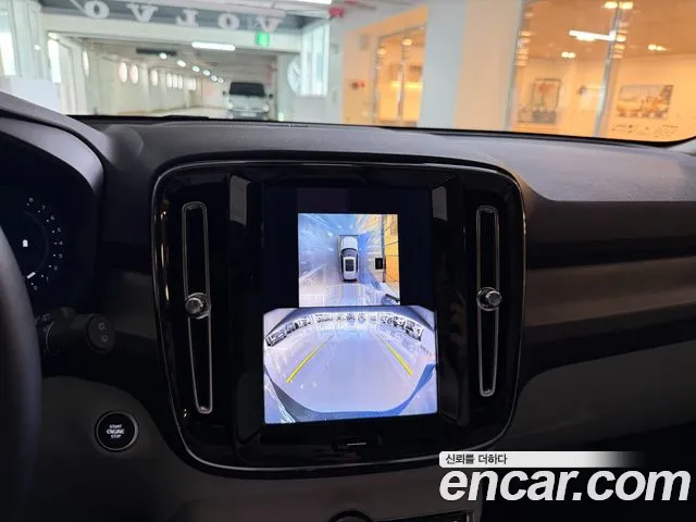 Volvo XC40 — Фото автомобиля 14