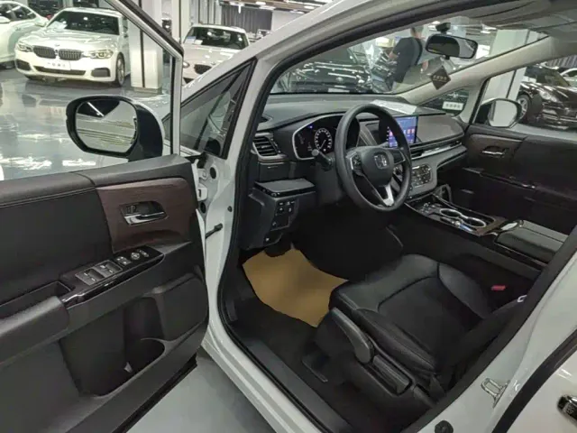 Honda Odyssey 2022 2.0L e:HEV Sharp·Enjoyment Edition — Фото автомобиля 15