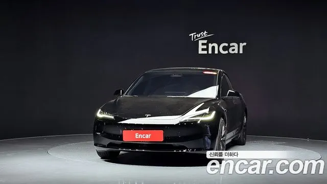 Tesla Model 3 — Фото автомобиля 3