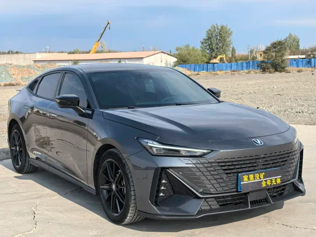 Changan Changan UNI-V 2022 1.5T Premium Model — Фото автомобиля 3