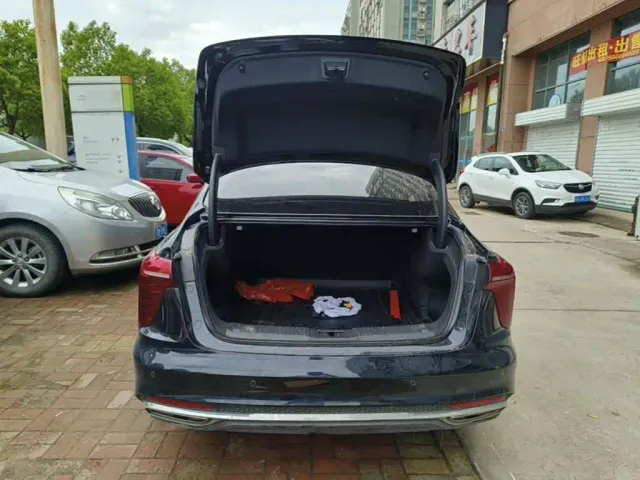 Hongqi H5 — Фото автомобиля 14