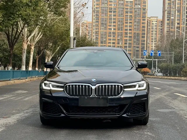 Фотография автомобиля — BMW 5 Series