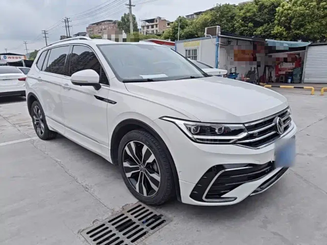Volkswagen Tiguan L — Фото автомобиля 3