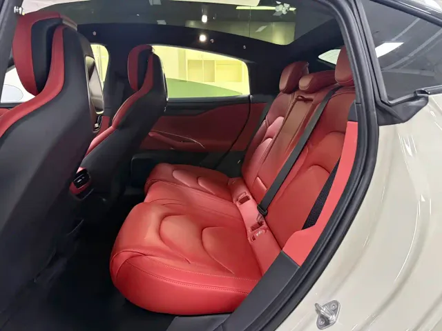 Xiaomi SU7 — Фото автомобиля 15