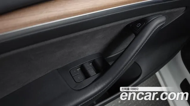 Tesla Model 3 — Фото автомобиля 25