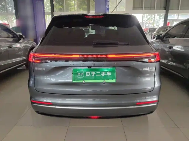 Geely Galaxy Starship 7 EM-i — Фото автомобиля 5