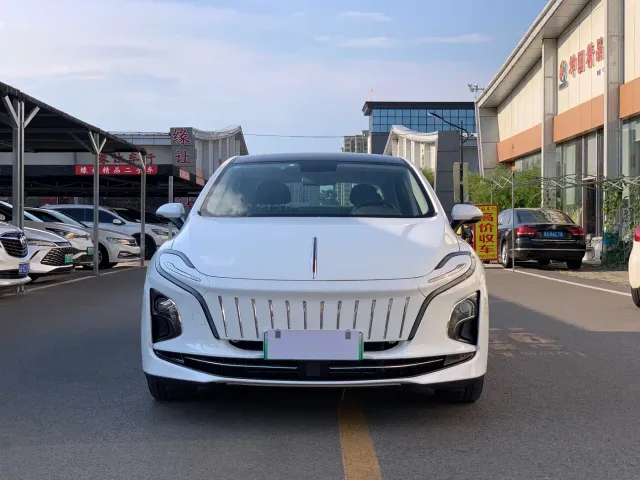 Hongqi E-QM5 — Фото автомобиля 2