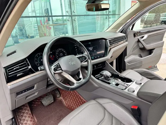 Volkswagen Touareg — Фото автомобиля 10