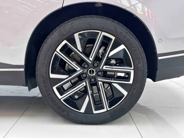 Volvo XC70 Plug-in Hybrid — Фото автомобиля 9