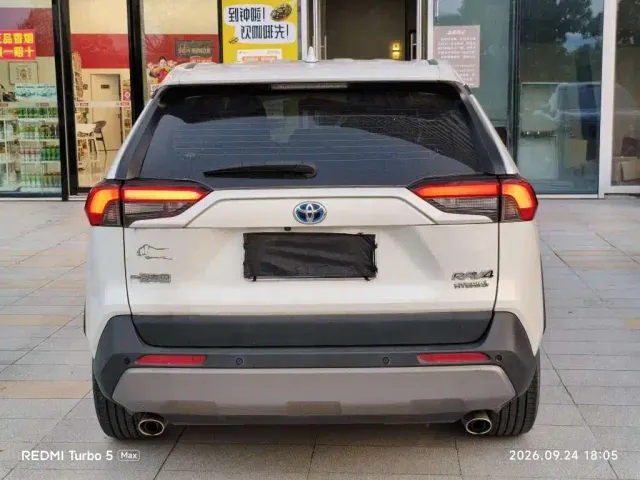 Toyota RAV4 — Фото автомобиля 8