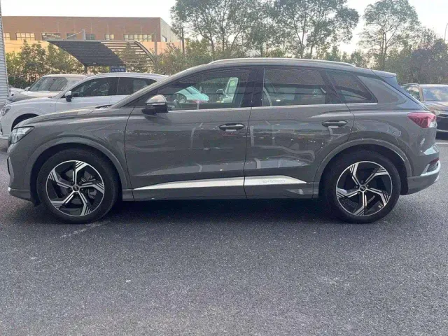Audi Q4 e-tron — Фото автомобиля 4