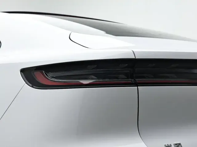 Voyah Auto VOYAH Zhuiguang L 2025 Model Chase Light L — Фото автомобиля 7